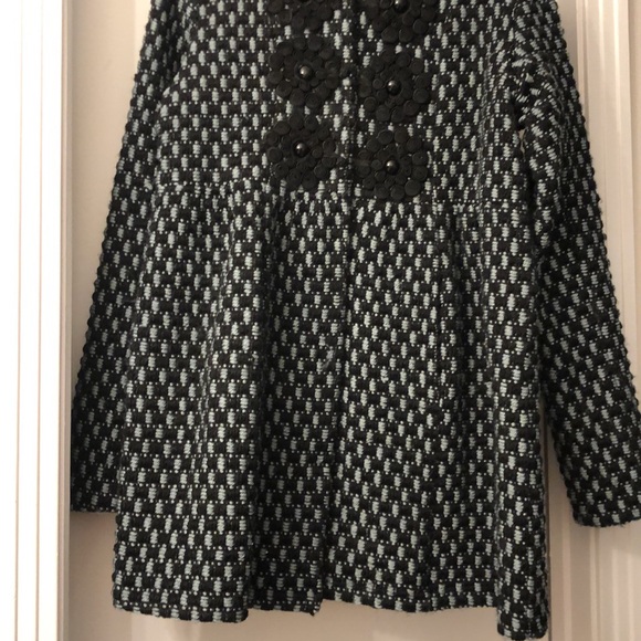 Cute jacket! Does have some unthreading in a couple places - Picture 2 of 9